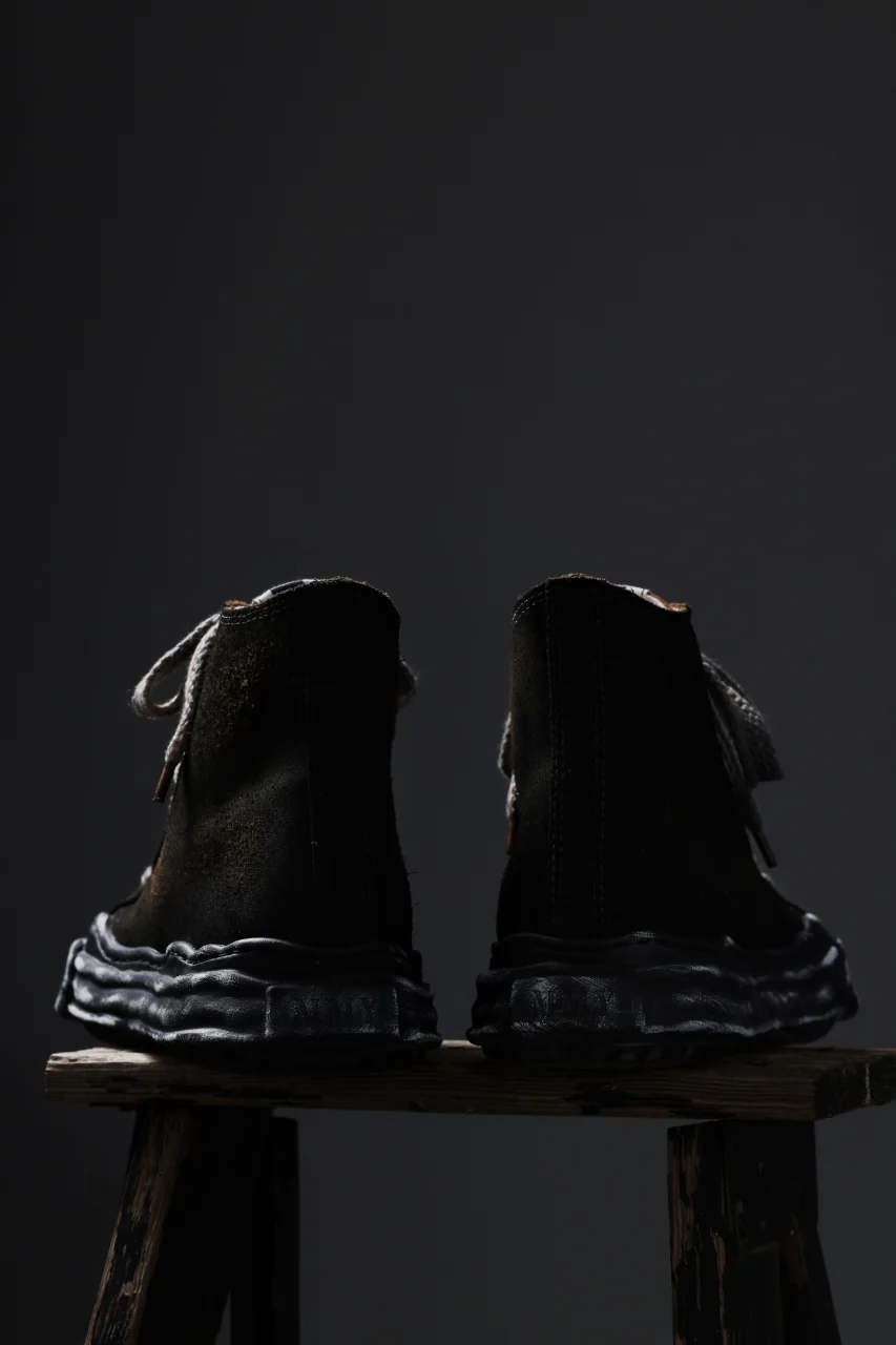 ISAMU KATAYAMA BACKLASH xx Maison MIHARA YASUHIRO “PETERSON” OG SOLE STEER SUEDE GARMENT-DYED HIGH-TOP SNEAKER (BLACK) - Image 32